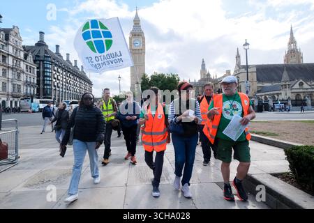 Londres, Royaume-Uni. 1er septembre 2025. Les pèlerins à la cathédrale Saint-Georges de Southwark commencent le pèlerinage national de l’espoir du Jubilé de 2025, avec quatre itinéraires au départ de Londres, Norwich, Leeds et Cardiff, convergeant à Nottingham le 14 septembre. Credit : Matthew Chattle/Alamy Live News Banque D'Images