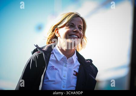 Susie Stoddart Wolff, ancienne pilote, directrice générale de la F1 Academy et épouse de Toto Wolff, directeur exécutif de l'écurie Mercedes AMG F1 Team, pendant la période Banque D'Images