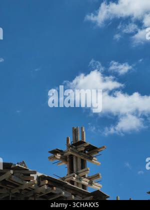 Structure de toit. Blue Sky. Banque D'Images