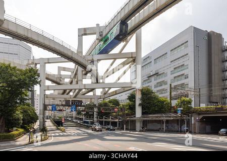 Le monorail urbain de Chiba, également connu sous le nom de 'Urban Flyer', est le plus long système de monorail suspendu au monde, situé à Chiba, au Japon Banque D'Images