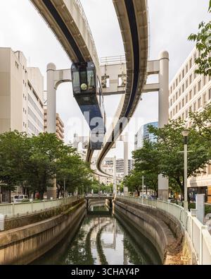 Le monorail urbain de Chiba, également connu sous le nom de 'Urban Flyer', est le plus long système de monorail suspendu au monde, situé à Chiba, au Japon Banque D'Images