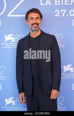 Venezia, Italie. 01 Sep, 2025. Fabrizio Gifuni assiste à la photocall 'Portobello' lors du 82ème Festival International du film de Venise le 1er septembre 2025, Venise, Italie (photo de Gian Mattia D'Alberto/Lapresse) crédit : LaPresse/Alamy Live News Banque D'Images