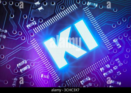 Bavière, Allemagne - 1er septembre 2025 : PHOTOMONTAGE, puce d'ordinateur lumineuse avec la grande inscription : AI, sur le circuit imprimé. Photo symbolique pour l'intelligence artificielle, le numérique, les algorithmes et l'informatique moderne *** FOTOMONTAGE, Leuchtender Computerchip mit der großen Aufschrift : KI, auf Leiterplatte. Symbolfoto für künstliche Intelligenz, digitale Technik, Algorithmen und moderne Computertechnologie Banque D'Images