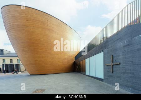 Helsinki, Finlande. Août 27 2025. Vue extérieure de la chapelle Kamppi dans le centre-ville Banque D'Images