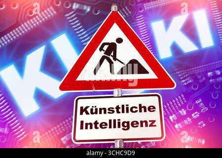 Bavière, Allemagne - 1er septembre 2025 : PHOTOMONTAGE, panneau de chantier avec panneau supplémentaire : Intelligence artificielle, sur fond bleu lumineux avec lettrage et circuits ai. L'image illustre le développement, les progrès et les travaux sur les technologies de l'IA *** FOTOMONTAGE, Baustellenschild mit Zusatzschild : Künstliche Intelligenz, vor blau leuchtendem Hintergrund mit Ki-Schrift und Schaltkreisen. DAS Bild verdeutlicht Entwicklung, Fortschritt und Arbeit an Ki-Technologien Banque D'Images