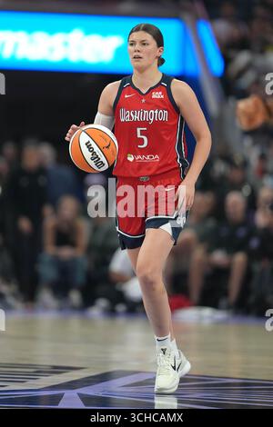 Le gardien de Washington Mystics Jade Melbourne (5) ramène la balle en bas du terrain lors de la première mi-temps contre les Golden State Valkyries au Chase Center, samedi 30 août 2025, à San Francisco. (Photo de Gerome Wright/image du sport) Banque D'Images