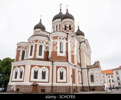 Cathédrale Alexandre Nevsky avec des dômes d'oignon distinctifs dans la vieille ville de Tallinn, Estonie Banque D'Images