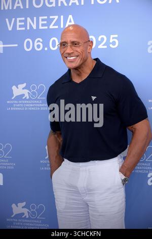 Venise, Italie. 01 Sep, 2025. VENISE, ITALIE - 01 SEPTEMBRE : Dwayne Johnson participe à la photocall 'The Smashing machine' lors du 82ème Festival International du film de Venise le 1er septembre 2025 à Venise, Italie. Crédit : dpa/Alamy Live News Banque D'Images