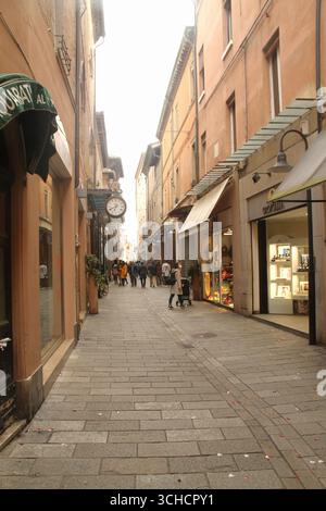 Via Cairoli dans le centre historique de Ravenne, Italie Banque D'Images