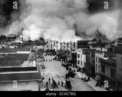 San Francisco Mission District brûlé à la suite du tremblement de terre de San Francisco de 1906 - photographe : Chadwick, H. D. (Département de la Guerre du gouvernement américain. Bureau de l'officier en chef des transmissions.) Banque D'Images
