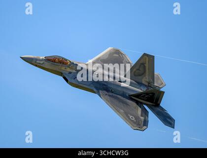 F-22 Raptor gros plan en vol avec post-brûleurs Banque D'Images