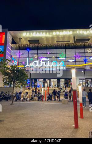 MALAGA, ESPAGNE - 21 DÉCEMBRE 2024 : le centre-ville brille de décorations de Noël enchanteresses, créant un pays des merveilles festif à Malaga, en Espagne Banque D'Images