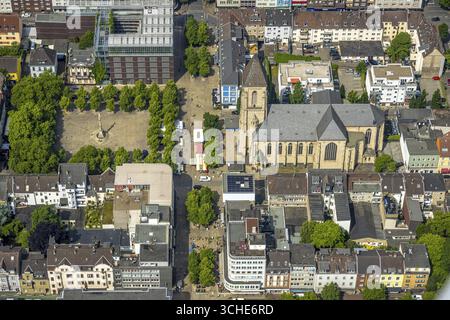 Vue aérienne, Altmarkt vert et colonne de la victoire avec Ange de la paix, église paroissiale catholique Herz Jesu dans le quartier résidentiel Marktstrasse, Oberhause Banque D'Images