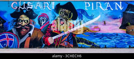 Vue panoramique d'un graffiti montrant des pirates, symbole de la ville de Piran. Piran Sud-Ouest Slovénie République de Slovénie FB 2025 0984 Banque D'Images