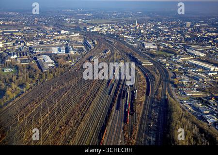 Vue aérienne, gare de triage Hamm, voies d'évitement, site Westfaelische Drahtindustrie AG à gauche, vue sur Hamm centre, Hamm, région de la Ruhr, Rhénanie du Nord-Westp Banque D'Images