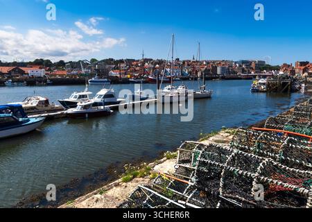Équipement de pêche sur le front de mer à Whitby dans le Yorkshire Banque D'Images