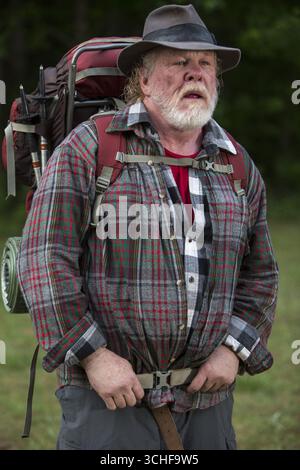 A Walk in the Woods est un film dramatique biographique américain réalisé par Ken Kwapis et sorti en 2015 et mettant en vedette Robert Redford, Nick Nolte et Emma Thompson. Basé sur le livre de 1998 du même nom de Bill Bryson, il est sorti le 2 septembre 2015. Banque D'Images