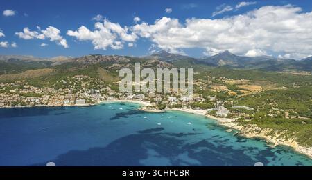 Vue aérienne, Baie de Peguera, plage Playa Peguera, plage Platja Gran de Tora, chaîne de montagnes, Camp de Mar (ES), Europe, Baléares, Espagne Banque D'Images