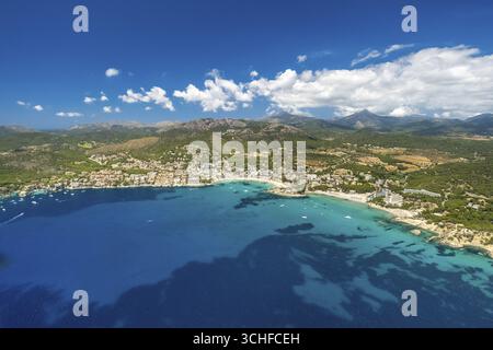 Vue aérienne, Baie de Peguera, plage Playa Peguera, plage Platja Gran de Tora, chaîne de montagnes, Camp de Mar (ES), Europe, Baléares, Espagne Banque D'Images
