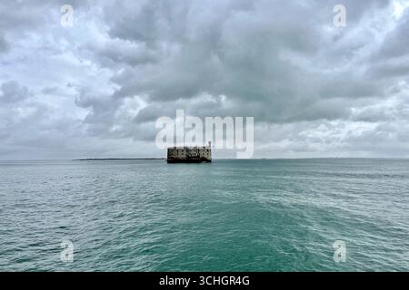 Ile Oléron, France. 30 août 2025. La côte atlantique française, Fort Boyard face à l'île de l'Oréron dans les Charentes Maritimes, région Nouvelle Aquitaine. 30 août 2025, ouest de la France. Photo de Nicolas Roses/ABACAPRESS.COM crédit : Abaca Press/Alamy Live News Banque D'Images