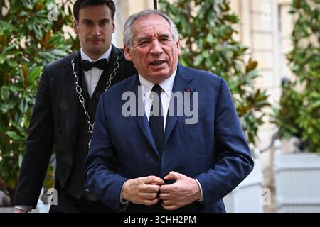 Paris, France. 02 septembre 2025. Le premier ministre français François Bayrou arrive à l’Hôtel de Matignon à Paris alors qu’il rencontre les dirigeants des partis politiques le 2 septembre 2025. Photo de Firas Abdullah/ABACAPRESS.COM crédit : Abaca Press/Alamy Live News Banque D'Images