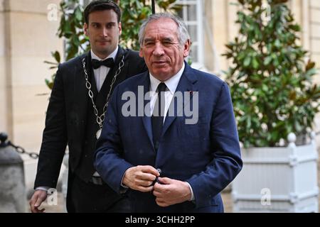 Paris, France. 02 septembre 2025. Le premier ministre français François Bayrou arrive à l’Hôtel de Matignon à Paris alors qu’il rencontre les dirigeants des partis politiques le 2 septembre 2025. Photo de Firas Abdullah/ABACAPRESS.COM crédit : Abaca Press/Alamy Live News Banque D'Images