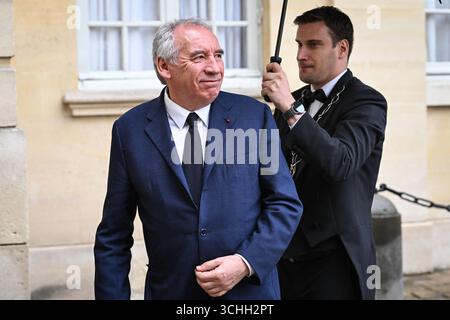 Paris, France. 02 septembre 2025. Le premier ministre français François Bayrou arrive à l’Hôtel de Matignon à Paris alors qu’il rencontre les dirigeants des partis politiques le 2 septembre 2025. Photo de Firas Abdullah/ABACAPRESS.COM crédit : Abaca Press/Alamy Live News Banque D'Images