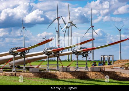Baustelle für die Erweiterung des Windpark Lövenich, im Rheinischen Braunkohlerevier, östlich von Erkelenz, 4 Vestas V162 Windenereanlagen mit einer Leistung von 5,6 MW werden neu gebaut, NRW, Deutschland Windpark *** chantier de construction pour l'expansion du parc éolien Lövenich, dans la zone d'extraction de lignite rhénane, à l'est d'Erkelenz, 4 éolienne Vestas V162 d'une capacité de 5,6 MW sont en construction, parc éolien Allemagne Banque D'Images