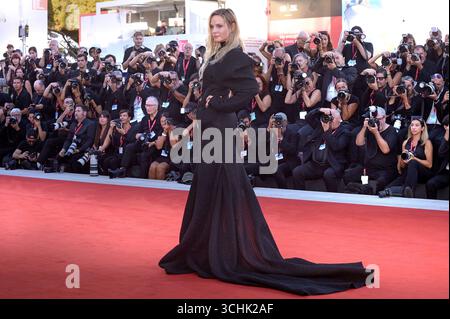 Venezia, Italie. 02 septembre 2025. L'actrice suédoise Rebecca Ferguson assiste au tapis rouge 'A House of Dynamite' lors du 82e Festival international du film de Venise à Venise, en Italie, le mardi 2 septembre 2025. Photo de Rocco Spaziani/UPI crédit : UPI/Alamy Live News Banque D'Images