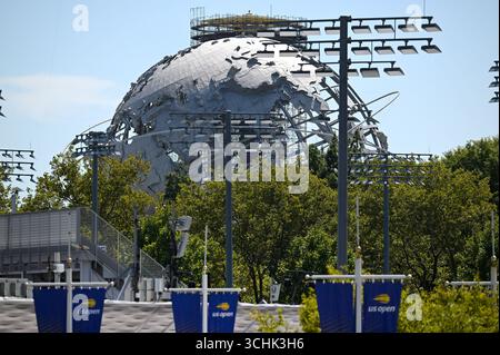 New York, États-Unis. 02 septembre 2025. Vue de l'Unisphere depuis le stade Louis Armstrong le 10e jour de l'US Open de tennis 2025 au USTA Billie Jean King National Tennis Center à Flushing Meadow-Corona Park, dans le Queens borough de New York, NY, le 2 septembre 2025. (Photo par Anthony Behar/SipaUSA) crédit : Sipa USA/Alamy Live News Banque D'Images