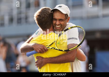 Queens, États-Unis. 02 septembre 2025. Queens, New York. 02 septembre 2025 : Rajeev Ram (USA) et Nikola Mektic (CRO) battent John-Patrick Smith (AUS) et Fernando Romboli (BRA) lors de l'US Open 2025. Crédit : Corleve/Alamy Live News Banque D'Images