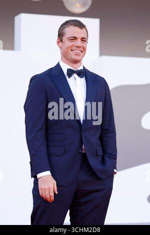 Venise, Italien. 02 septembre 2025. Gabriel Basso assiste à la première de 'A House of Dynamite' lors du 82ème Festival International du film de Venise au Palazzo del Cinema sur le Lido à Venise, Italie, le 2 septembre 2025. Crédit : dpa/Alamy Live News Banque D'Images