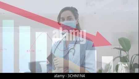 Infirmière en bleu scrubs de suivi des tendances sur smartphone à l'hôpital, stéthoscope, graphique, flèche vers le bas Banque D'Images