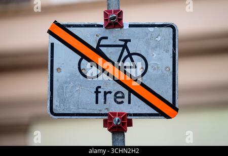02 septembre 2025, basse-Saxe, Lüneburg : le panneau 'Bicycle Free' est collé. Photo : Philipp Schulze/dpa Banque D'Images
