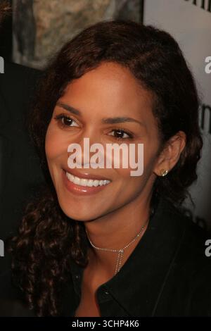 Halle Berry et Gabriel Aubry assistent à une dégustation exclusive de cognac Hennessy au Café Fuego, New York, le 14 novembre 2006 Banque D'Images