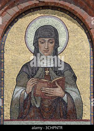 VIENNA, AUSTIRA - 5 JUILLET 2021 : la mosaïque de la francisca la façade de l'église de la nouvelle Antoine dès le début de 20. cent.. Banque D'Images