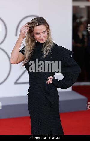 VENISE, ITALIE - 02 SEPTEMBRE : Rebecca Ferguson assiste au tapis rouge 'A House of Dynamite' lors du 82e Festival international du film de Venise le 02 septembre 2025 à Venise, Italie. Banque D'Images