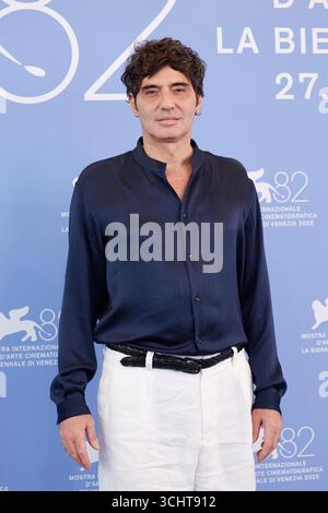Pietro Marcello pose lors de l'appel photo de 'Duse' lors du 82ème Festival International du film de Venise au Palazzo del Casino sur le Lido à Venise, Italie, le 3 septembre 2025. Banque D'Images