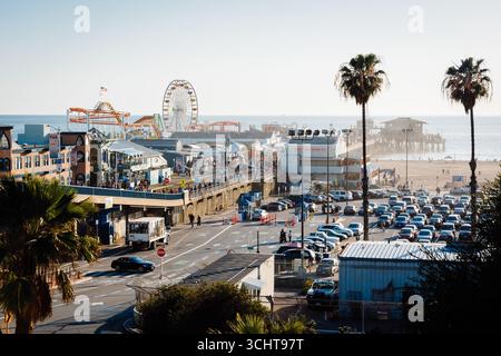 Vue de la jetée de Santa Monica, à partir de Palisades Park à Santa Monica, en Californie. Banque D'Images