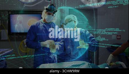Étude de deux chirurgiens portant des blouses bleues examinant l'hologramme du cerveau à la TABLE CHIRURGICALE, avec des superpositions de code Banque D'Images