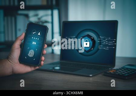 Authentification à deux facteurs (2FA) : l'utilisateur confirme son identité avec une empreinte digitale et OTP sur son smartphone tout en se connectant à son ordinateur portable. Connexion sécurisée, cybersécurité, Banque D'Images