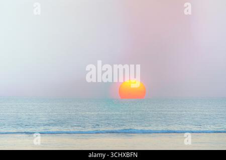 Image HDR du coucher de soleil sur la mer à Flic en Flac sur l'île Maurice de l'océan Indien Banque D'Images