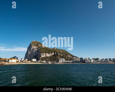 Gibraltar vu de la Linea de la Concepcion en Espagne Banque D'Images