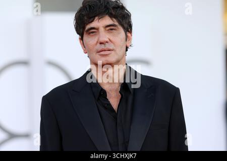 Europe, Italie, Lido di Venezia, 03 septembre 2025 : Pietro Marcello assiste à un tapis rouge pour le film 'Duse' lors du 82e Festival International du film de Venise le 03 septembre 2025, à Venise, Italie. Photo Ottavia Da Re/Sintesi/Alamy Live News Banque D'Images