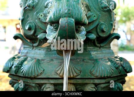 03.09.2025, Berlin - Deutschland. Alte Wasserpumpe. *** 03 09 2025, Berlin Allemagne ancienne pompe à eau Banque D'Images