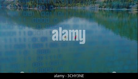 Pagayage amis portant des gilets de sauvetage dans des kayaks sur le lac de montagne avec le code binaire flottant Banque D'Images