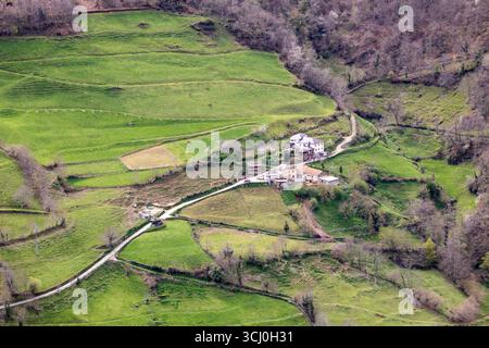 Paysage autour du village de Trascastro dans la vallée de Leitariegos dans les Asturies, Espagne Banque D'Images