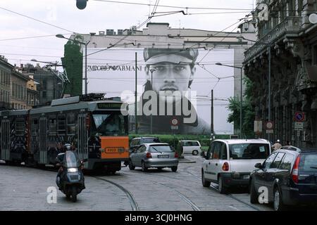 Photos, Italie. 04th Sep, 2025. - GIORGIO ARMANI AFFICHE PUBLICITAIRE DANS VIA PONTEVETERO ( - 2002-07-17, Corradini) ps la photo peut être utilisée en respectant le contexte dans lequel elle a été prise, et sans intention diffamatoire du décorum des personnes représentées crédit : Agence photo indépendante / Alamy Live News Banque D'Images