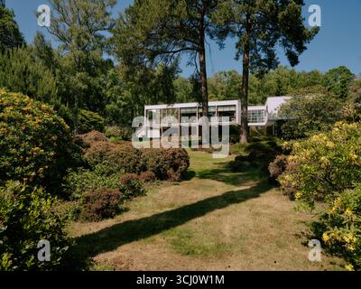 La maison d'architecture moderniste Homewood et les jardins à Esher, Surrey, Angleterre Royaume-Uni. Conçu par l'architecte Patrick Gwynne Banque D'Images