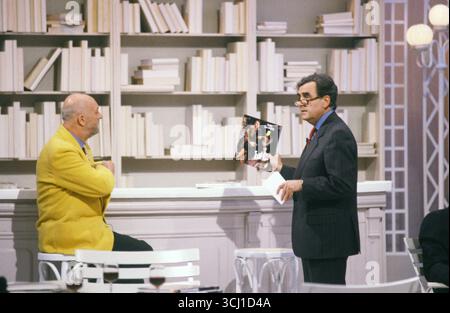 Jean-Pierre Coffe, invité de l'émission littéraire française 'apostrophes' sur 'les plaisirs populaires', présentée par Bernard pivot. 1989 Banque D'Images